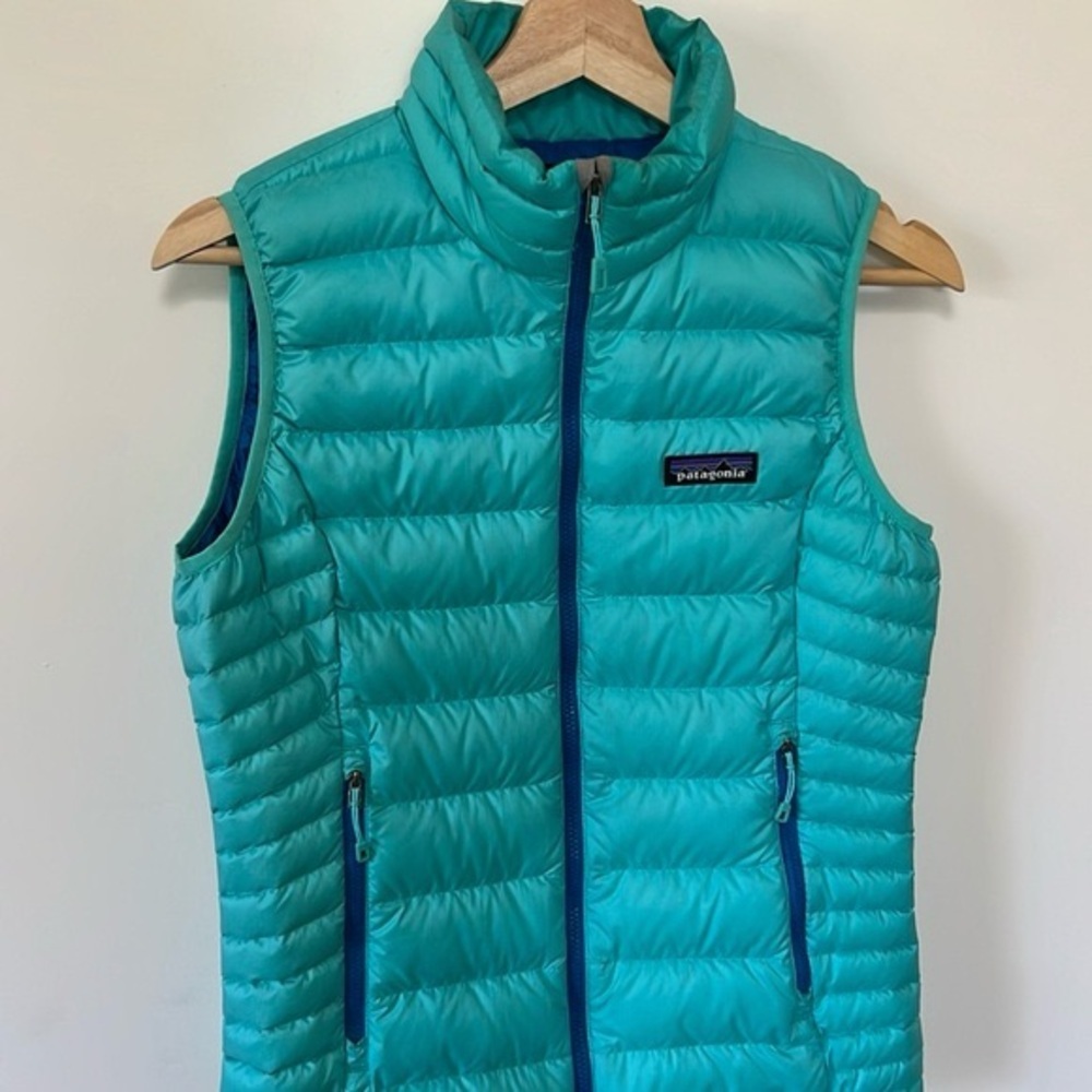 Patagonia Women’s XS 200 Down Puffer Vest- blue with purple interior - Picture 8 of 8